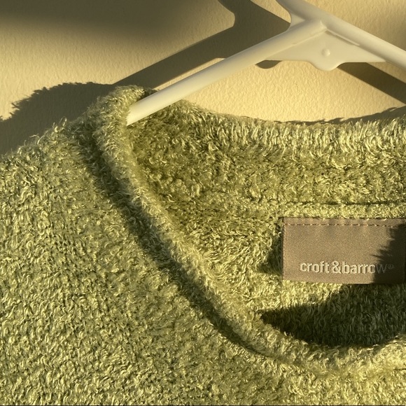 Fuzzy Green Sweater 🌱 - Picture 3 of 6